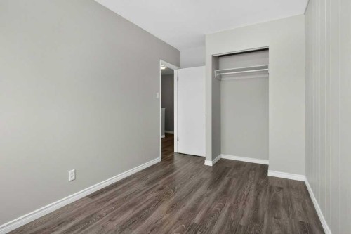 303-2211 19 Street Ne, Calgary, AB - Indoor Photo Showing Other Room
