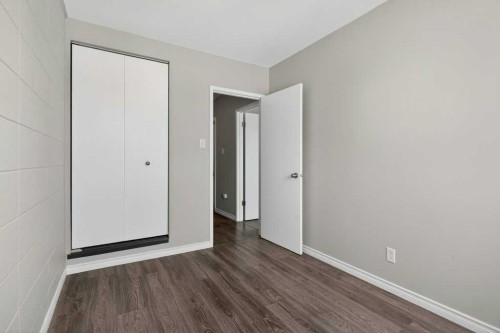 303-2211 19 Street Ne, Calgary, AB - Indoor Photo Showing Other Room