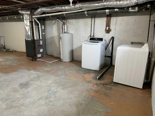 303-2211 19 Street Ne, Calgary, AB - Indoor Photo Showing Laundry Room