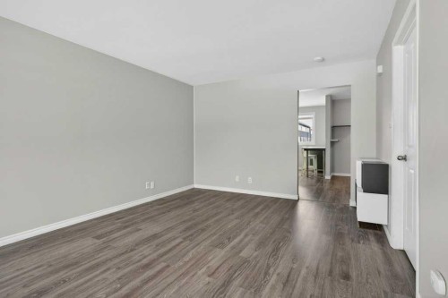 303-2211 19 Street Ne, Calgary, AB - Indoor Photo Showing Other Room