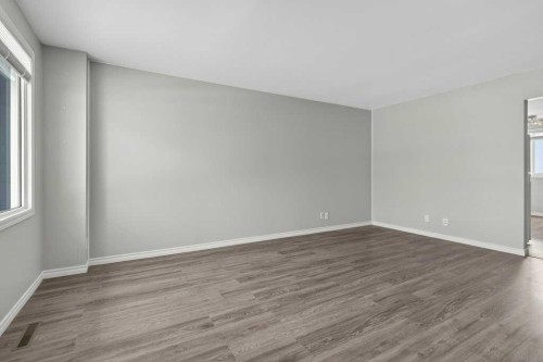 303-2211 19 Street Ne, Calgary, AB - Indoor Photo Showing Other Room