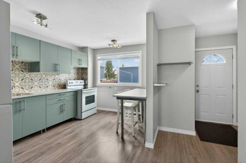 303-2211 19 Street Ne, Calgary, AB - Indoor Photo Showing Kitchen