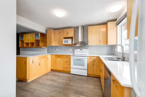 112-1190 Ranchview Road Nw, Calgary, AB - Indoor Photo Showing Kitchen With Double Sink