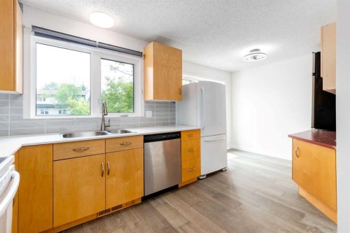 112-1190 Ranchview Road Nw, Calgary, AB - Indoor Photo Showing Kitchen With Double Sink
