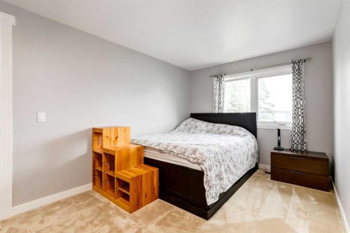112-1190 Ranchview Road Nw, Calgary, AB - Indoor Photo Showing Bedroom