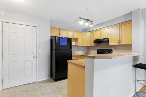 1102-70 Panamount Drive Nw, Calgary, AB - Indoor Photo Showing Kitchen