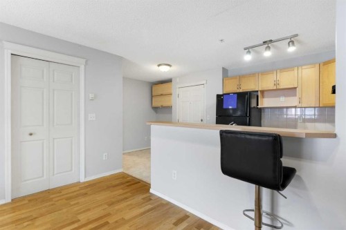 1102-70 Panamount Drive Nw, Calgary, AB - Indoor Photo Showing Kitchen