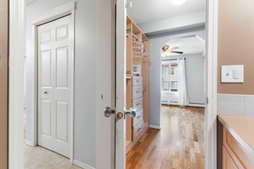 1102-70 Panamount Drive Nw, Calgary, AB - Indoor Photo Showing Other Room