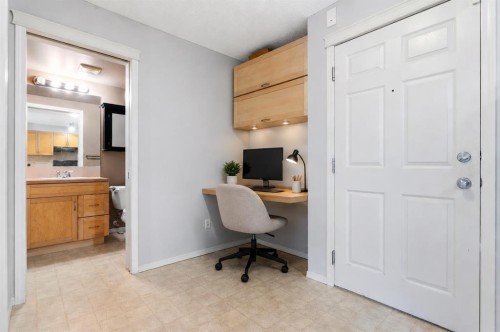 1102-70 Panamount Drive Nw, Calgary, AB - Indoor
