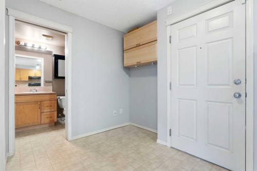1102-70 Panamount Drive Nw, Calgary, AB - Indoor Photo Showing Other Room