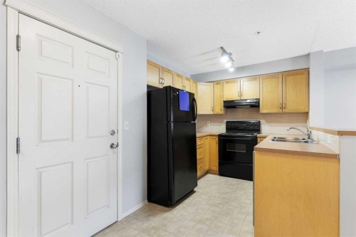 1102-70 Panamount Drive Nw, Calgary, AB - Indoor Photo Showing Kitchen With Double Sink