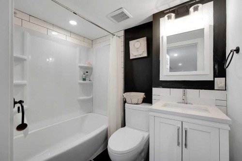 42 Midtown Boulevard Sw, Airdrie, AB - Indoor Photo Showing Bathroom