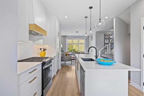 3044 85 Street Sw, Calgary, AB - Indoor Photo Showing Kitchen With Upgraded Kitchen