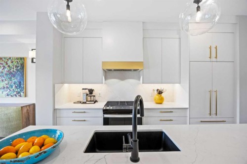3044 85 Street Sw, Calgary, AB - Indoor Photo Showing Kitchen With Upgraded Kitchen