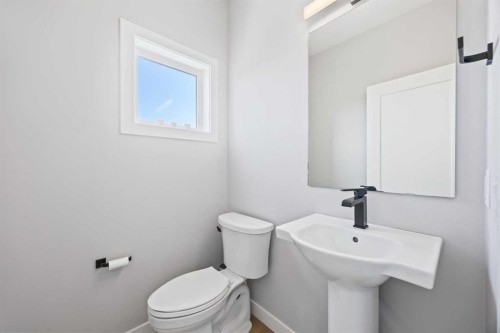 3044 85 Street Sw, Calgary, AB - Indoor Photo Showing Bathroom