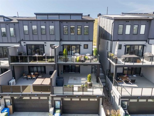 3044 85 Street Sw, Calgary, AB - Outdoor With Facade