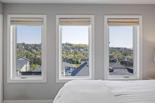 3044 85 Street Sw, Calgary, AB - Indoor Photo Showing Bedroom