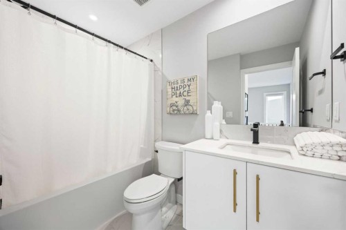 3044 85 Street Sw, Calgary, AB - Indoor Photo Showing Bathroom