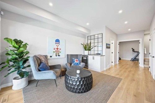 3044 85 Street Sw, Calgary, AB - Indoor