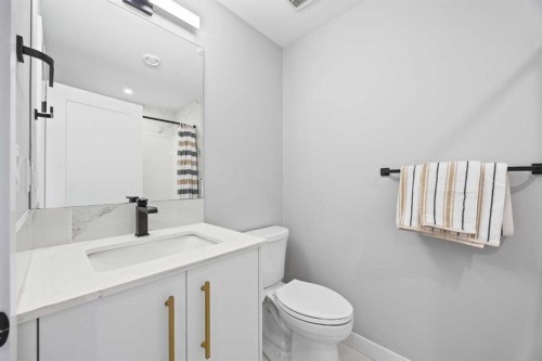 3044 85 Street Sw, Calgary, AB - Indoor Photo Showing Bathroom