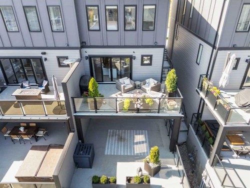 3044 85 Street Sw, Calgary, AB - Outdoor
