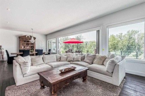 276 Cranbrook Point Se, Calgary, AB - Indoor Photo Showing Living Room