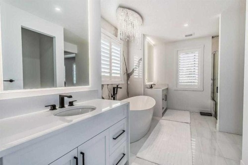 276 Cranbrook Point Se, Calgary, AB - Indoor Photo Showing Bathroom