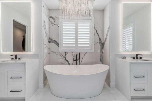 276 Cranbrook Point Se, Calgary, AB - Indoor Photo Showing Bathroom