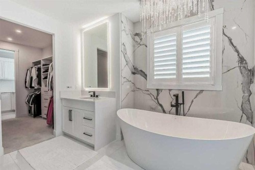 276 Cranbrook Point Se, Calgary, AB - Indoor Photo Showing Bathroom