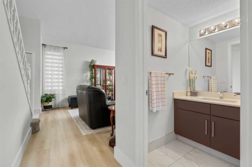 957 Applewood Drive Se, Calgary, AB 