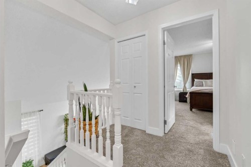 957 Applewood Drive Se, Calgary, AB 