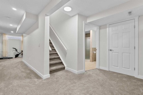 957 Applewood Drive Se, Calgary, AB 