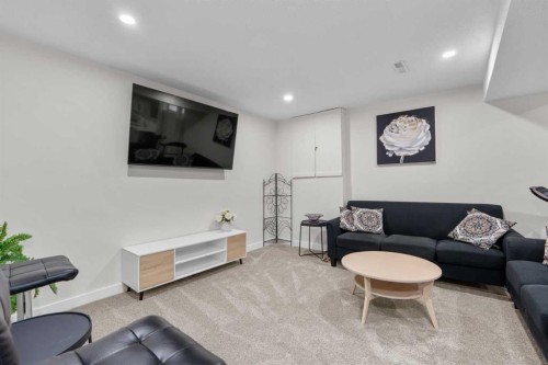 957 Applewood Drive Se, Calgary, AB 