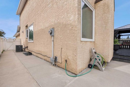 957 Applewood Drive Se, Calgary, AB 