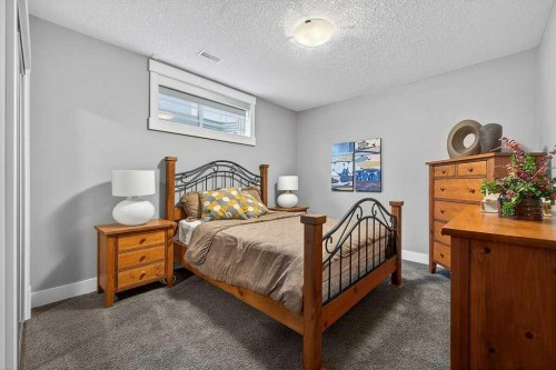 78 Aspen Cliff Close Sw, Calgary, AB - Indoor Photo Showing Bedroom
