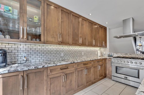 2033 21 Avenue Sw, Calgary, AB - Indoor Photo Showing Kitchen