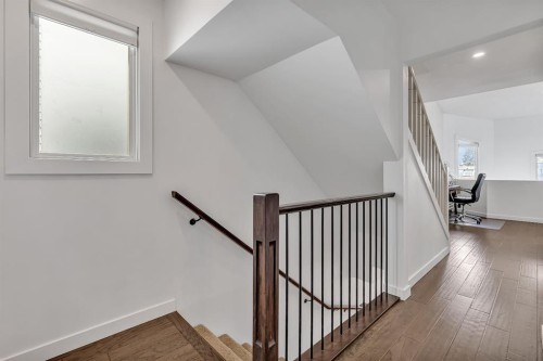 2033 21 Avenue Sw, Calgary, AB - Indoor Photo Showing Other Room