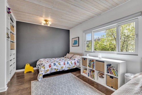 2033 21 Avenue Sw, Calgary, AB - Indoor Photo Showing Bedroom