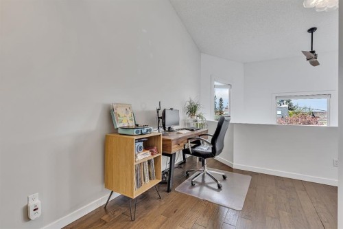 2033 21 Avenue Sw, Calgary, AB - Indoor Photo Showing Office