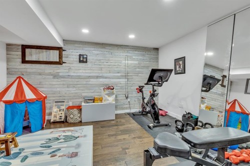 2033 21 Avenue Sw, Calgary, AB - Indoor Photo Showing Gym Room