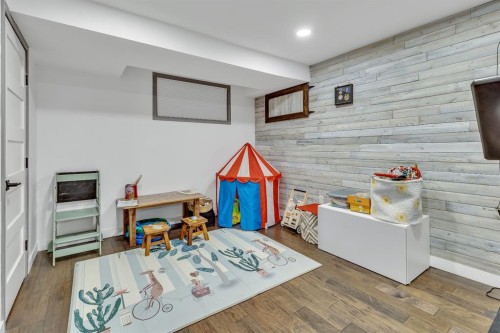 2033 21 Avenue Sw, Calgary, AB - Indoor Photo Showing Other Room