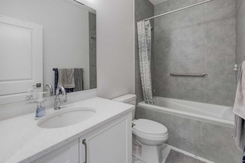 351 Baywater Common Sw, Airdrie, AB - Indoor Photo Showing Bathroom