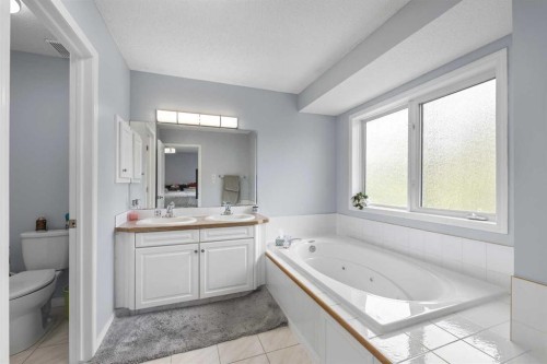 31 Hamptons Heath Nw, Calgary, AB 