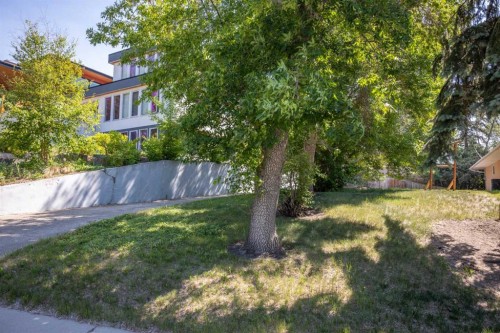 1308 17A Street Nw, Calgary, AB 
