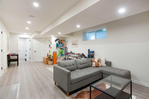 136 Highview Gate Se, Airdrie, AB - Indoor Photo Showing Other Room