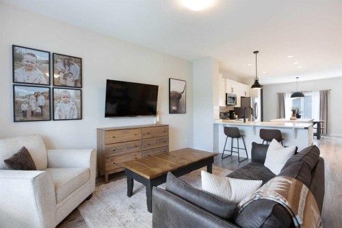 136 Highview Gate Se, Airdrie, AB - Indoor Photo Showing Living Room