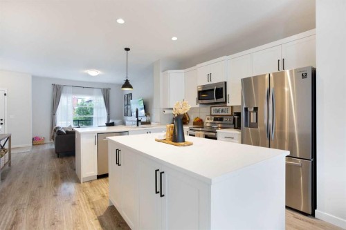 136 Highview Gate Se, Airdrie, AB - Indoor Photo Showing Kitchen With Upgraded Kitchen