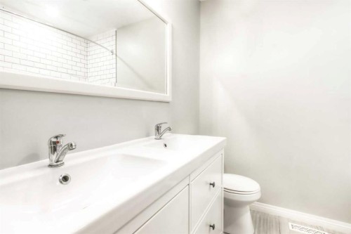 5839 66 Avenue Nw, Calgary, AB 