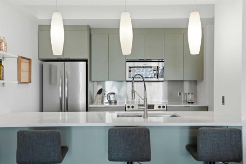 706-530 12 Avenue Sw, Calgary, AB - Indoor Photo Showing Kitchen With Upgraded Kitchen