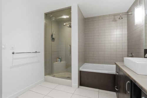 706-530 12 Avenue Sw, Calgary, AB - Indoor Photo Showing Bathroom